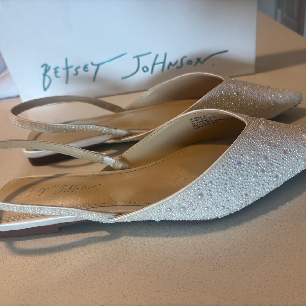 Betsey Johnson Vance Flats Pearl